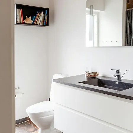 Architect Design With Nature's Touch In Forest Semesterbostad