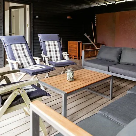 Architect Design With Nature's Touch In Forest Semesterbostad *